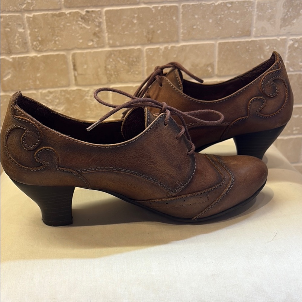 Elegant Pikolinos Brown Lace-Up Women's Shoes